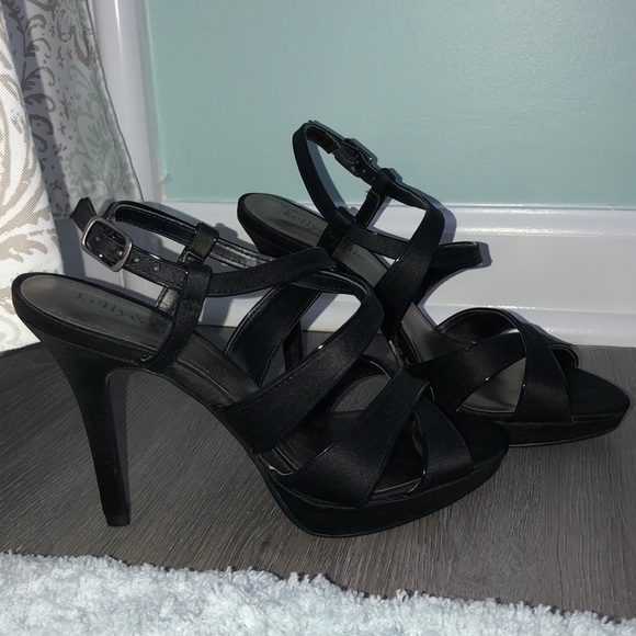 Black heels - Picture 2 of 3